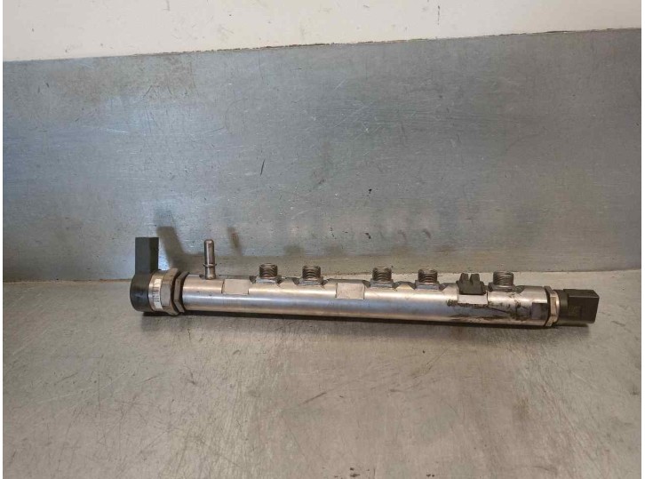Replacement fuel injector rail for BMW 3 Series sedan (E90) 2.0 turbodiesel CAT OEM IAM reference 780912803 0445214183 BOSCH