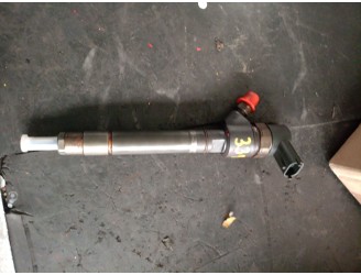 Replacement injector for Volvo S80 II (124) D5 AWD OEM IAM reference 30777526 