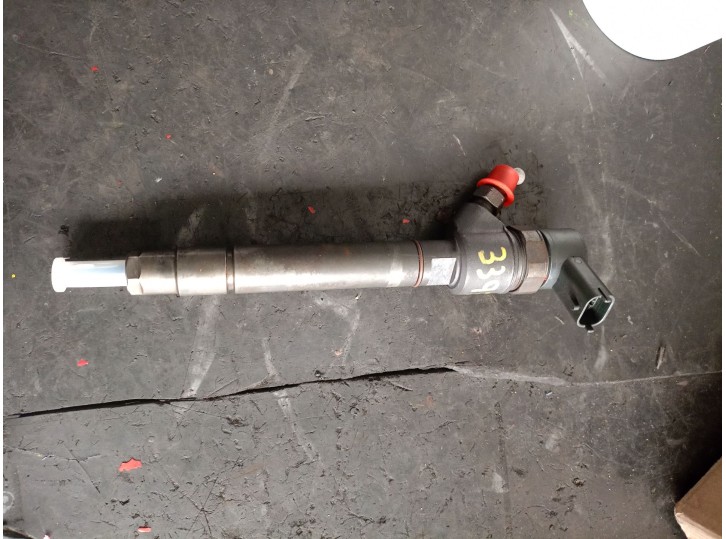 Replacement injector for Volvo S80 II (124) D5 AWD OEM IAM reference 30777526 