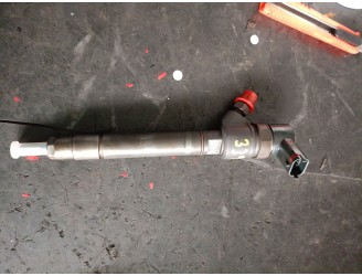 Replacement injector for Volvo S80 II (124) D5 AWD OEM IAM reference 30777526 