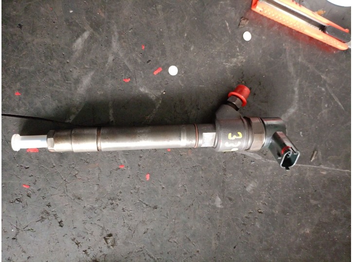 Replacement injector for Volvo S80 II (124) D5 AWD OEM IAM reference 30777526 