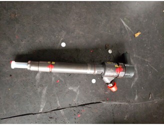 Replacement injector for Volvo S80 II (124) D5 AWD OEM IAM reference 30777526 