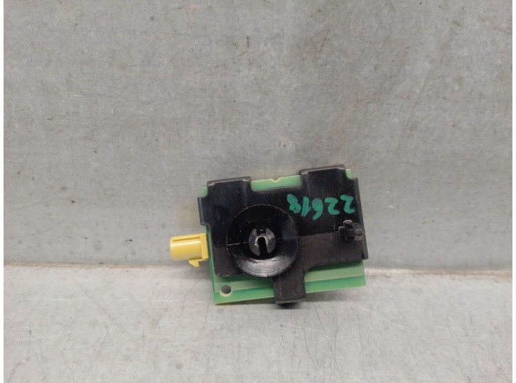 Recambio de antena para mercedes-benz gla (h247) gla 200 d 4-matic (247.713) referencia OEM IAM A1779052902 A1779052902 