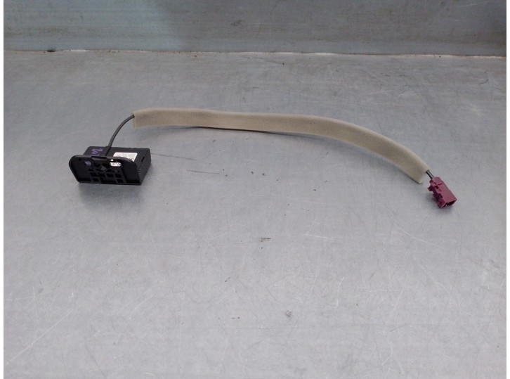 Recambio de antena para renault captur ii referencia OEM IAM 282124064R 2204063550 