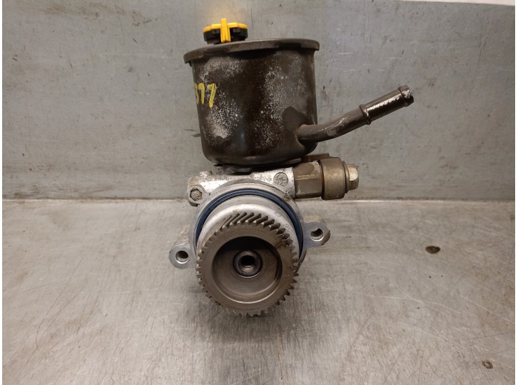 Recambio de bomba servodireccion para mazda 323 berlina f/s (bj) 2.0 turbodiesel referencia OEM IAM BJ3A3265XC 