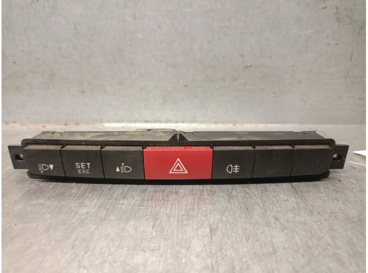 Replacement hazard warning switch for Fiat Doblo 1.3 16V JTD CAT OEM IAM reference 735498200 735498200 
