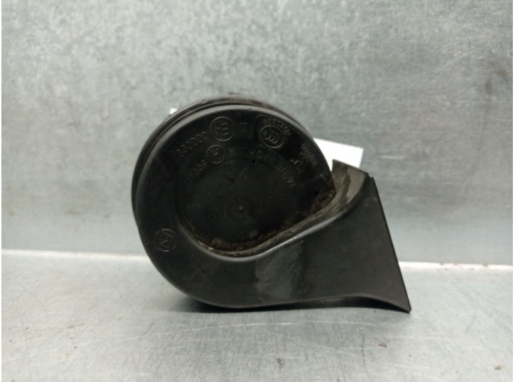 Replacement horn for Opel Mokka X 1.6 CDTi DPF OEM IAM reference 95066880 1228077 
