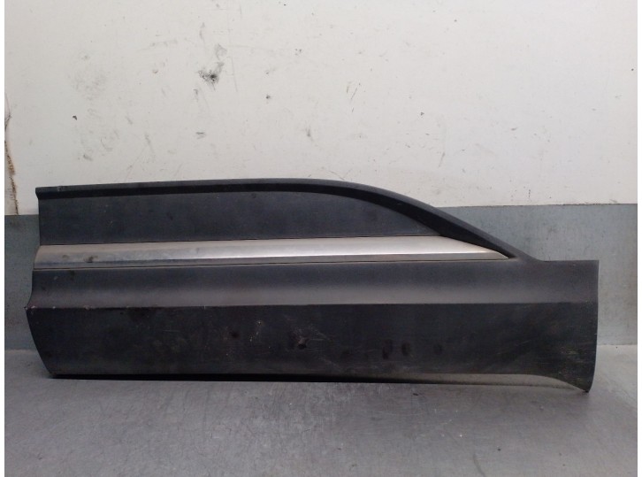 Recambio de molduras traseras para renault koleos ii (hc_) 2.0 dci 175 4wd referencia OEM IAM 828218403R 828218403R 