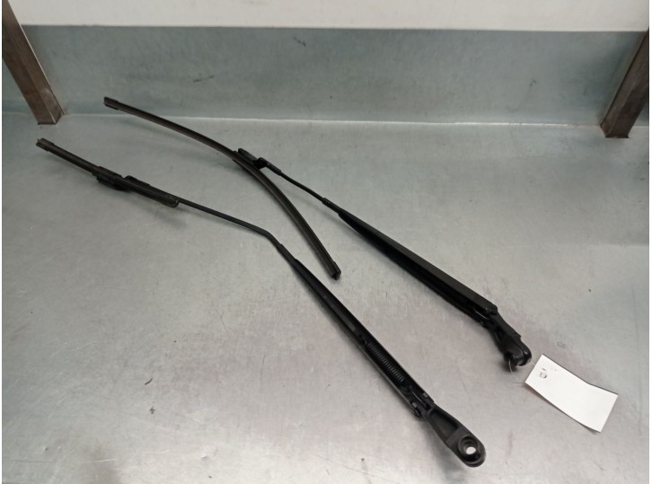 Recambio de brazo limpia delantero derecho para opel mokka x 1.6 cdti dpf referencia OEM IAM 1272084 1272083 