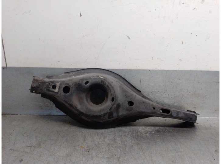 Recambio de brazo suspension inferior trasero izquierdo para mazda 3 (bm, bn) 2.2 d referencia OEM IAM B45A28350A B45A28350A 
