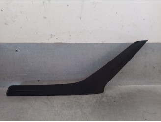 Recambio de molduras traseras para jeep avenger 1.2 referencia OEM IAM 7357681320 