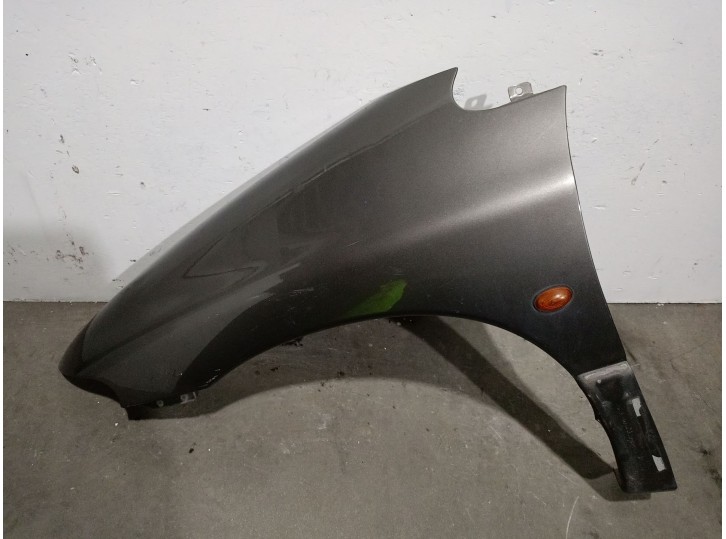 Recambio de aleta delantera izquierda para chrysler voyager (gs) 3.8 v6 cat referencia OEM IAM 4882293 4882293 