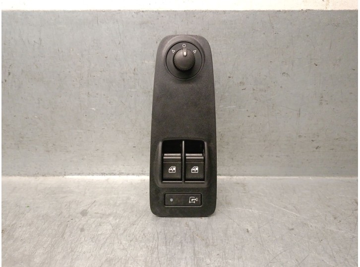 Recambio de mando elevalunas delantero izquierdo para citroën jumper furgon l2 h2 2.2 blue hdi 120 referencia OEM IAM 0735739820