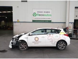 toyota auris del año 2015