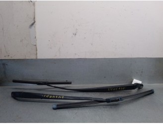 Recambio de brazo limpia delantero derecho para toyota corolla (e15) 2.0 turbodiesel cat referencia OEM IAM 8521112520 852211246