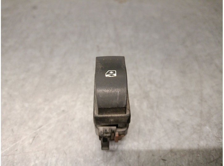 Recambio de mando elevalunas delantero derecho para renault trafic ii autobús (jl) 2.0 dci 115 referencia OEM IAM 8200057321 820