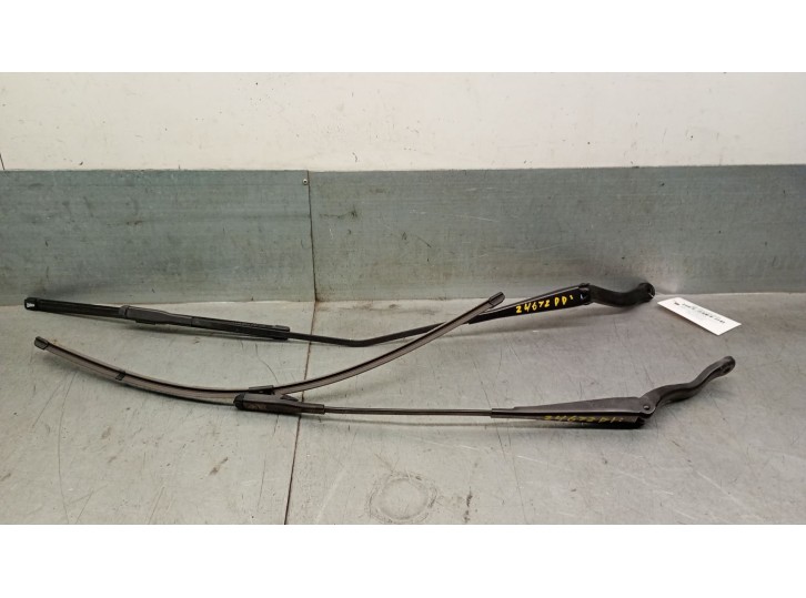 Recambio de brazo limpia delantero derecho para opel corsa e (x15) 1.3 cdti (08, 68) referencia OEM IAM 13284134 1270335 