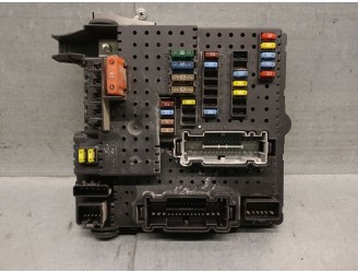 Recambio de caja reles / fusibles para volvo xc90 i (275) d5 awd referencia OEM IAM 12217799 8676391 
