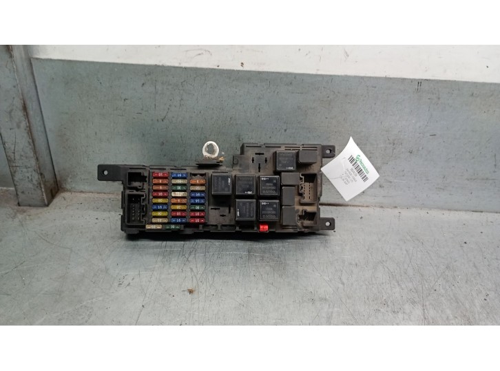 Recambio de caja reles / fusibles para volvo xc90 i (275) d5 awd referencia OEM IAM 518784202  