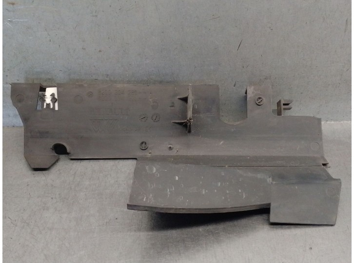 Recambio de calandra delantera de radiador para renault clio iii 1.6 16v referencia OEM IAM 8200304289 8200304289 