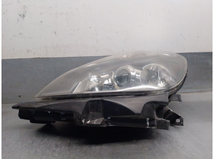 Recambio de faro izquierdo para renault clio iii 1.6 16v referencia OEM IAM 8200626746 7701066402 