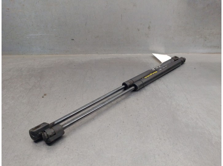 Recambio de amortiguadores maletero / porton para hyundai i10 1.1 12v cat referencia OEM IAM 817700X001 817700X001 