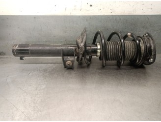 Replacement front right shock absorber for Seat Leon ST (5F8) 2.0 TDI OEM IAM reference 5Q0413031FN 5Q0413023HT 