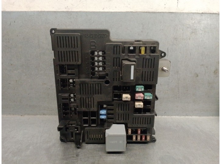 Recambio de caja reles / fusibles para volvo xc90 ii (256) d5 awd referencia OEM IAM 31473568  