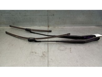 Recambio de brazo limpia delantero derecho para jaguar f-pace (x761) 2.0 td4 referencia OEM IAM HK8317527AB T4A1174 