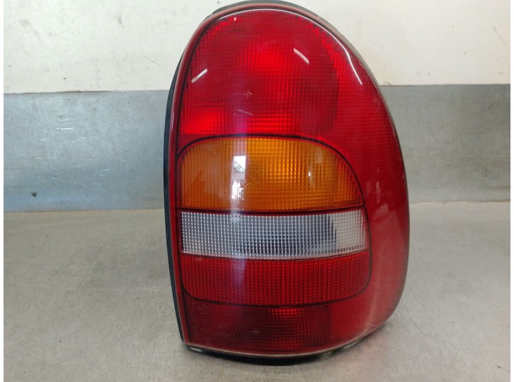 Recambio de piloto trasero derecho para chrysler voyager (gs) 3.8 v6 cat referencia OEM IAM 4576246 4576246 