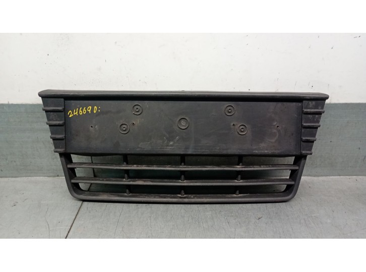 Replacement central bumper grille for Ford Focus III 1.6 TDCi OEM IAM reference BM5117K945A 1718734 