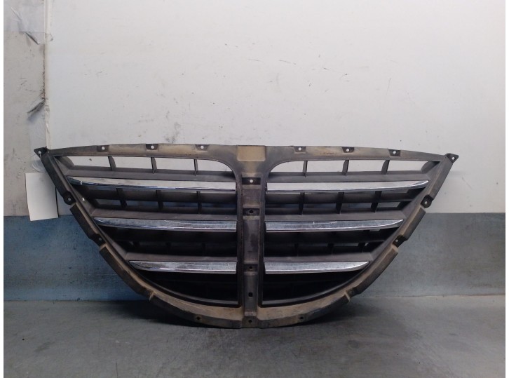 Recambio de rejilla delantera para ssangyong rodius i 2.7 xdi referencia OEM IAM 7945021010 7945021010 