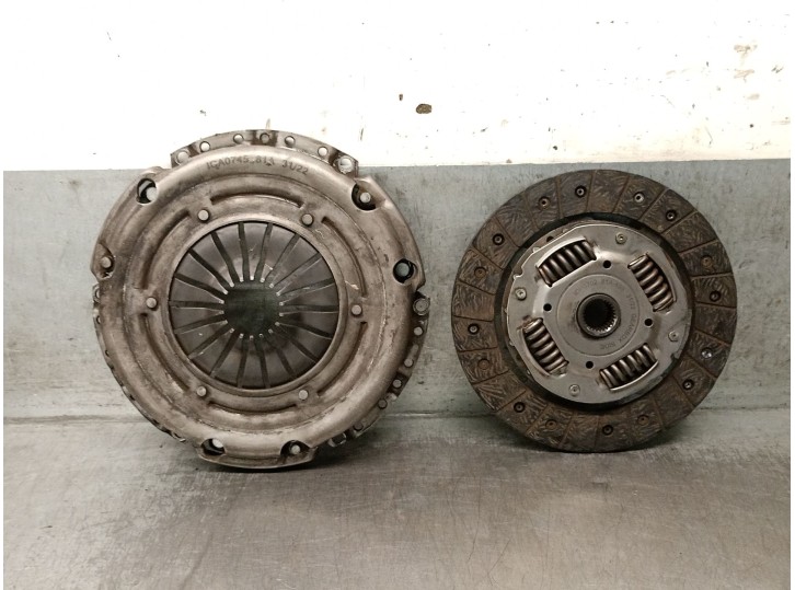 Recambio de kit embrague para volkswagen polo (9n1) 1.4 16v referencia OEM IAM 03C141025D 03C141025D 