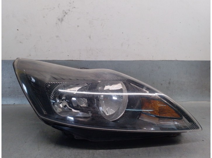 Replacement right headlight for Ford Focus Lim. (CB4) 1.8 TDCi turbodiesel cat OEM IAM reference 8M5113W029CE 8M5113100CF 