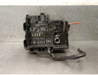 Recambio de caja reles / fusibles para opel corsa e (x15) 1.3 cdti (08, 68) referencia OEM IAM 13491093 525230582