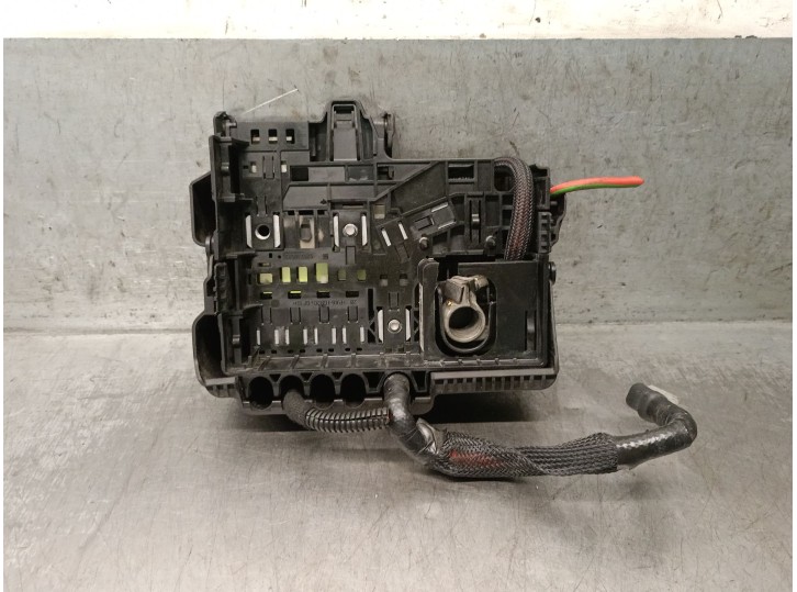 Recambio de caja reles / fusibles para opel corsa e (x15) 1.3 cdti (08, 68) referencia OEM IAM 13491093 525230582