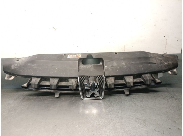 Replacement front grille for Peugeot 307 (S1) 2.0 HDI CAT OEM IAM reference 9635719477 7804K6 