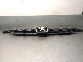Replacement front grille for Peugeot 307 (S1) 2.0 HDI CAT OEM IAM reference 9635719477 7804K6 