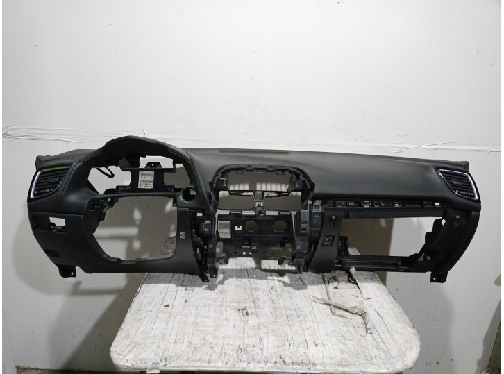 Recambio de salpicadero para mazda 3 (bm, bn) 2.2 d referencia OEM IAM BHN16035002 BHN16035002 