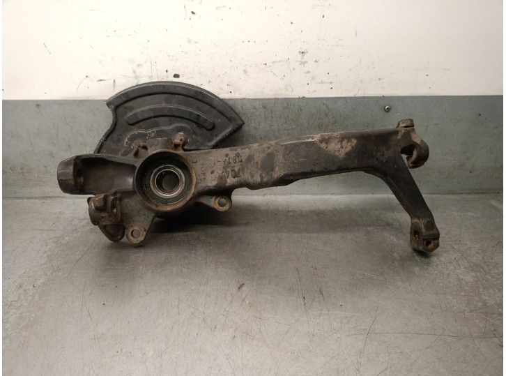Replacement front left steering knuckle for Audi A6 Avant (4B5) 2.5 V6 24V TDi OEM IAM reference 4Z7407258B 4Z7407257F 