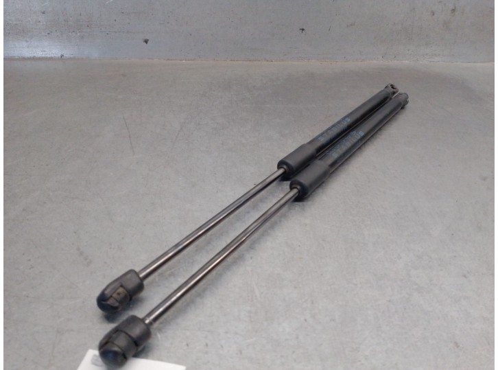 Recambio de amortiguadores maletero / porton para mazda 3 hatchback (bp) 2.0 skyactiv-g m hybrid referencia OEM IAM BDMT62620 BD