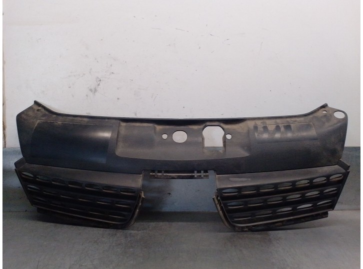 Recambio de rejilla delantera para renault clio ii fase ii (b/cb0) 1.2 referencia OEM IAM 8200083138 8200083138 