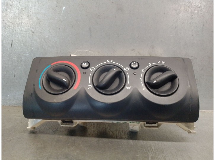 Recambio de mando calefaccion / aire acondicionado para renault clio ii fase ii (b/cb0) 1.2 referencia OEM IAM 8200147180 770104