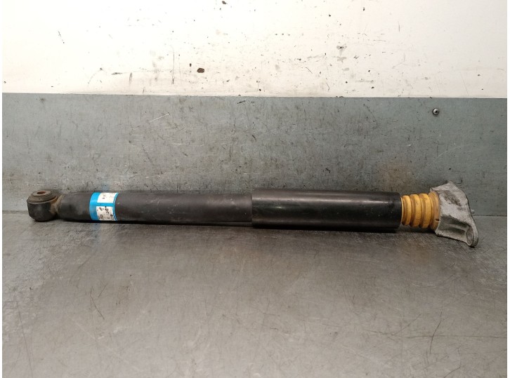 Recambio de amortiguador trasero derecho para mazda 3 (bm, bn) 2.2 d referencia OEM IAM BHT128700B BHT128910B 