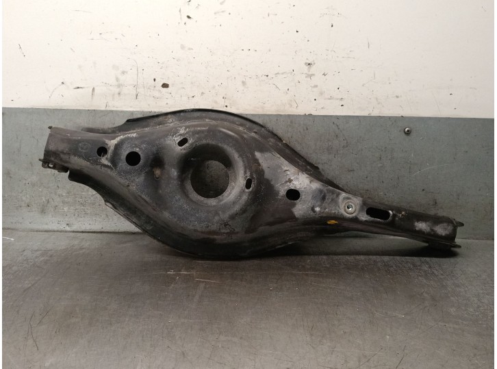 Recambio de brazo suspension inferior trasero izquierdo para mazda 3 (bm, bn) 2.2 d referencia OEM IAM B45A28350 B45A28350 
