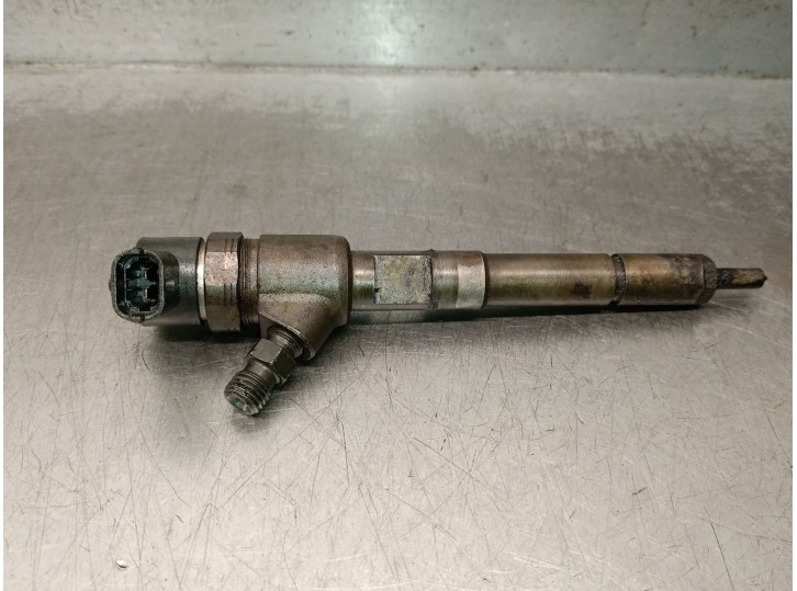 Recambio de inyector para fiat punto (evo) (199) 1.3 16v jtd cat referencia OEM IAM 0445110351 