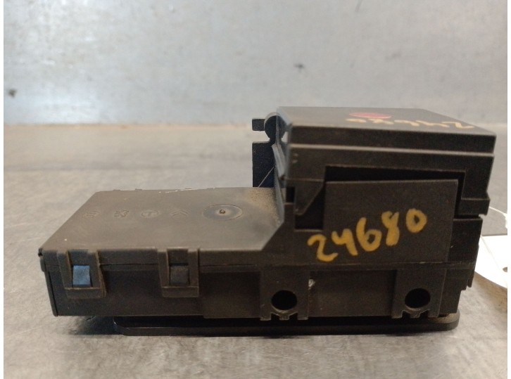 Recambio de caja reles / fusibles para citroën zx 1.8 referencia OEM IAM 9608173180 9608173180 