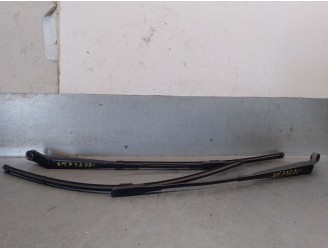 Replacement front right wiper arm for Opel Zafira B 1.7 16V CDTi OEM IAM reference 13145564 6272518 