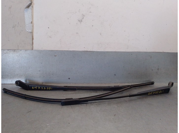 Replacement front right wiper arm for Opel Zafira B 1.7 16V CDTi OEM IAM reference 13145564 6272518 