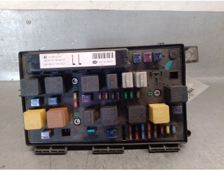 Recambio de caja reles / fusibles para opel zafira b 1.7 16v cdti referencia OEM IAM 13268302 5DK00946450